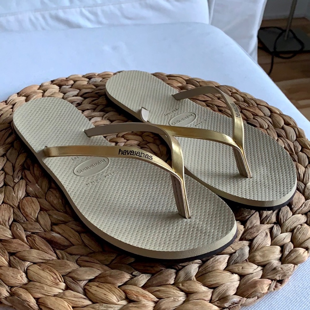 Gold Havaianas flip flops - Picture 3 of 4